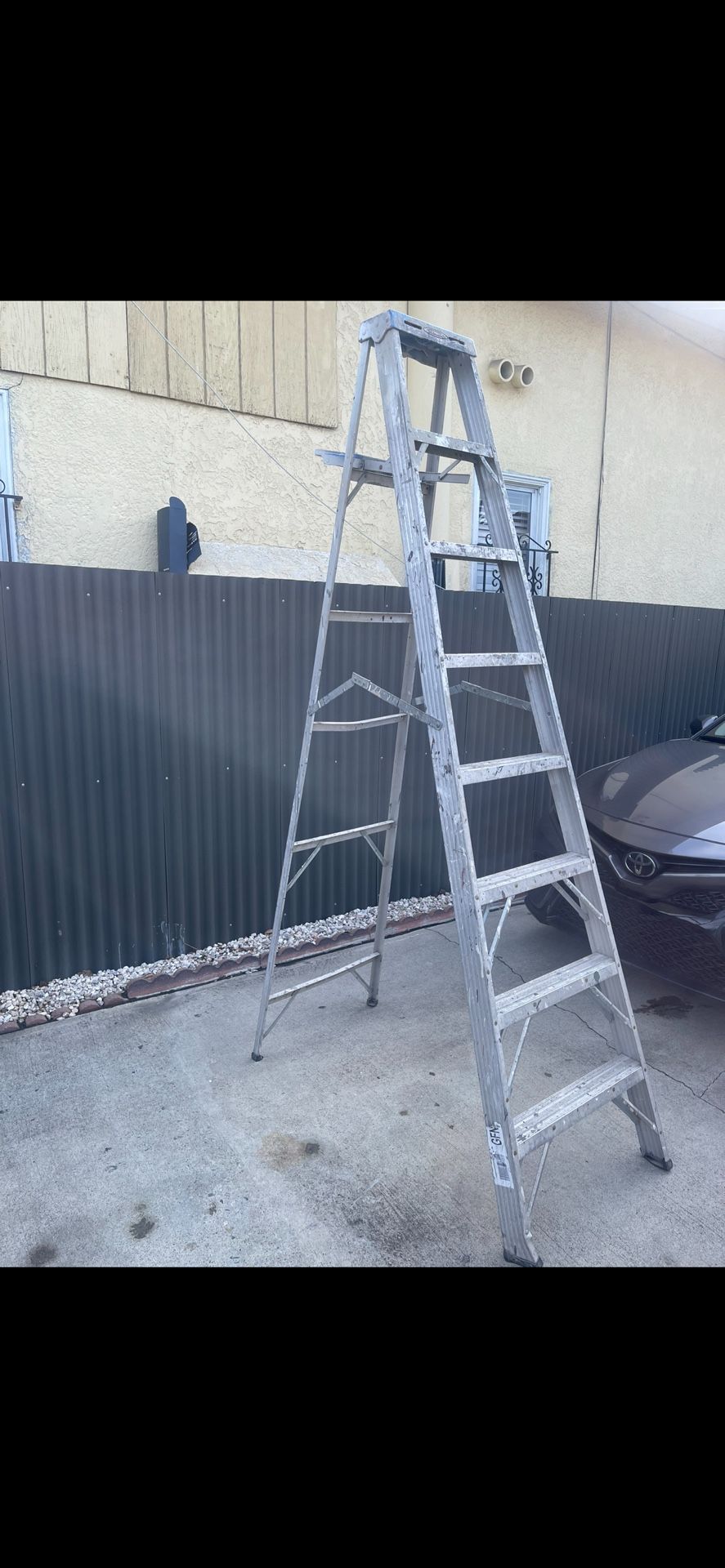 Excellent Condition Different Sizes Aluminum Ladders