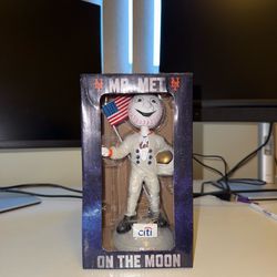 “Mr Met on The Moon” bobble head.  2019.
