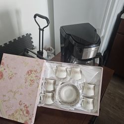 Coffe Maker And Coffe Cup