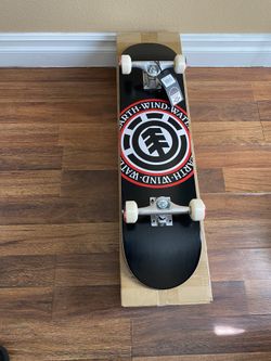 ELEMENT PROFESSIONAL SKATEBOARD BRAND NEW SIZE 8;; 