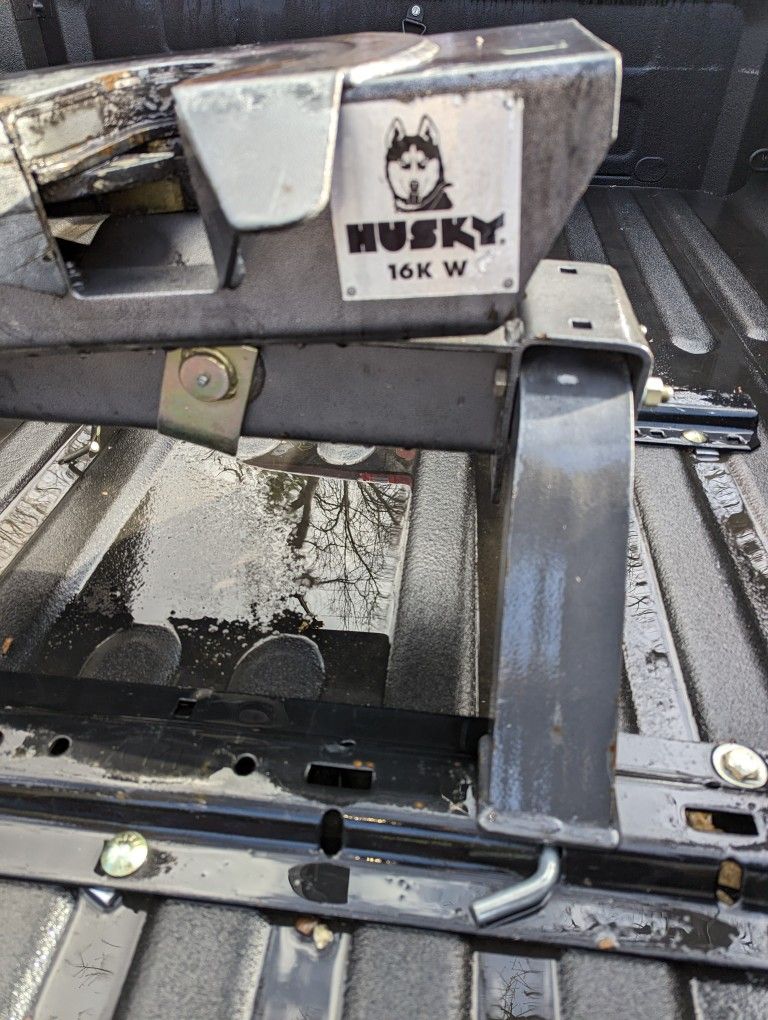 Husky 16 Ton 5th wheel Hitch for Sale in Crestline, CA - OfferUp