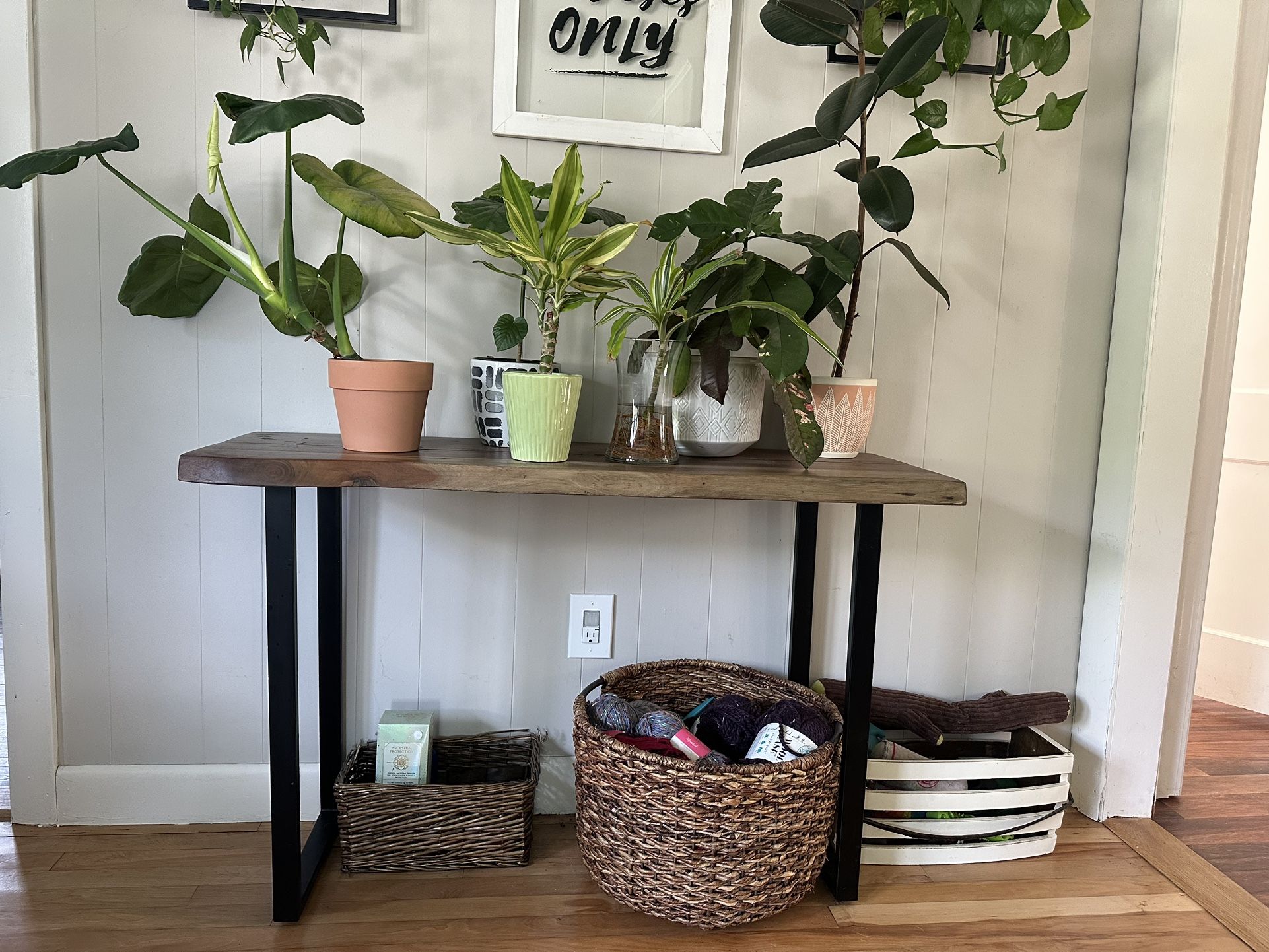 Live Edge Solid Wood Console Table – Modern Rustic Style
