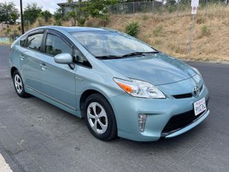 2015 Toyota Pirus Hatchback Hybrid