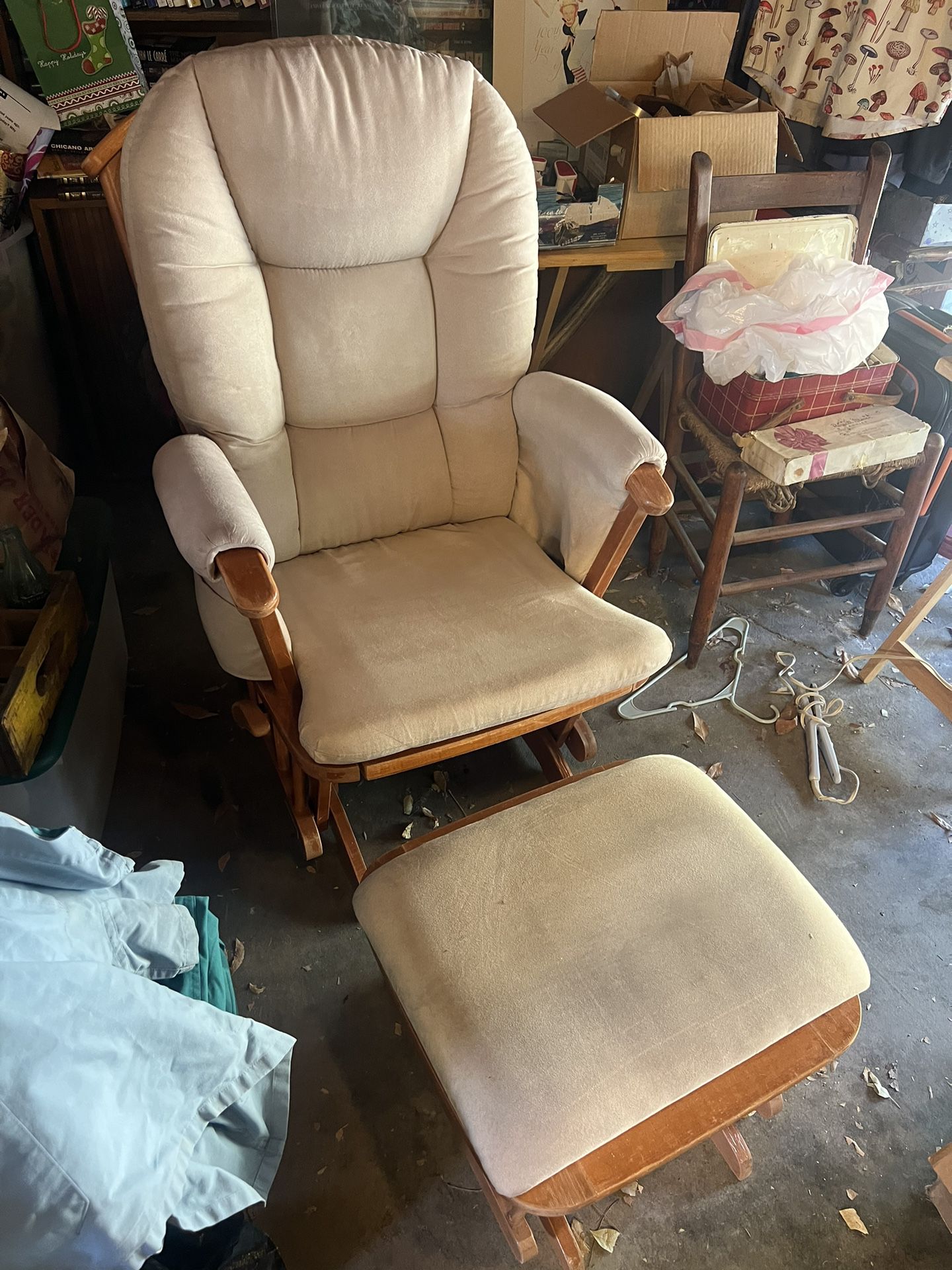Gliding Rocking Chair (like Floating On A Cloud) Moms Secret To Happy Baby Hand Made In Canada… Quality Craftsmanship! Sure To Last Years & Years