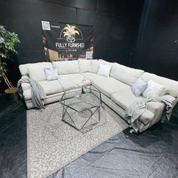 Sectional/couch/sofa, Light grey, size: 117x117,Brand: Cindy Crawford, Delivery Available 🚚 