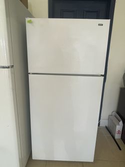 HOTPOINT TOP BOTTOM FRIDGE WHITE