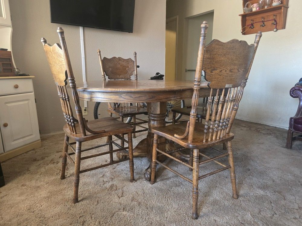 Oak Dining Table W/ 6 Chairs