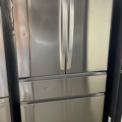 NEW OPEN BOX LG FOUR DOOR REFRIGERATOR 