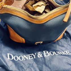 Dooney and Bourke Classic Vintage Satchel Excellent Pre-owned Condition Navy USA