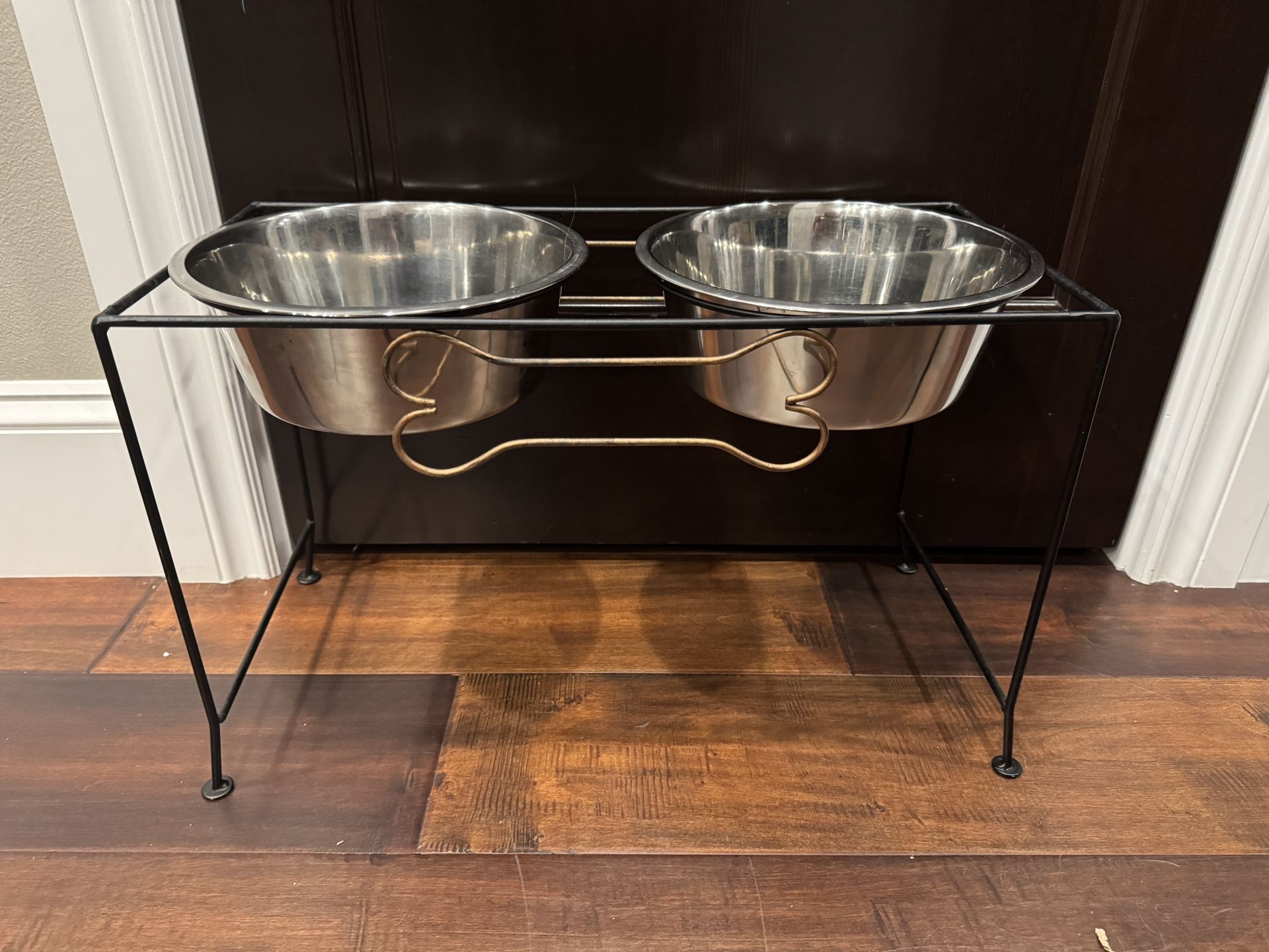 Extra Large Dog Feeder With Bowls 