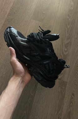 black balenciaga runner