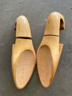 Wooden shoe trees