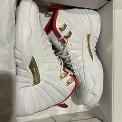 Air Jordan 12 RETRO(GS) Size 5.5 Youth