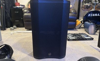 Harbinger Vari V4115 Powered Speakers