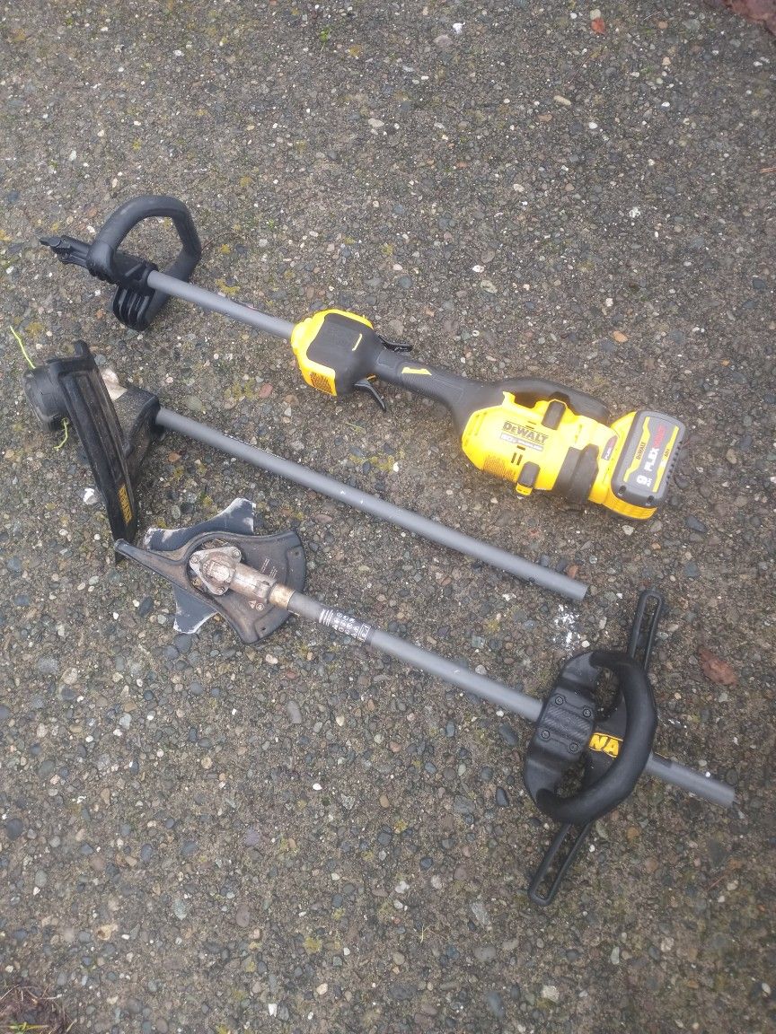 DeWalt  Flexvolt Trimmer Set 9.0ah & Charger String & Brush Cutter. Almost New Condition. For Pick Up Fremont Seattle. No Low Ball Offers .No Trades 