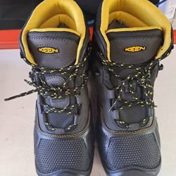 Keen - Logandale WP (Raven/Black), Size: M 12EE