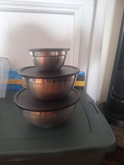 Stainless Steel Mixing Bowls w/Strainer