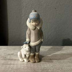 Lladro Fine Porcelain Sculpture Figure "Eskimo Boy with Bear"