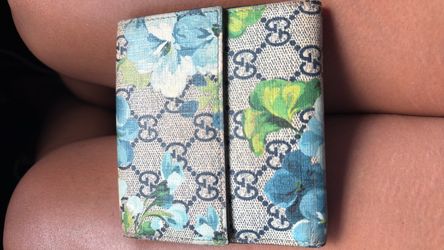 Gucci bloom wallet