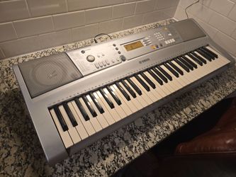 Yamaha YPT-300 61-Key Digital Keyboard