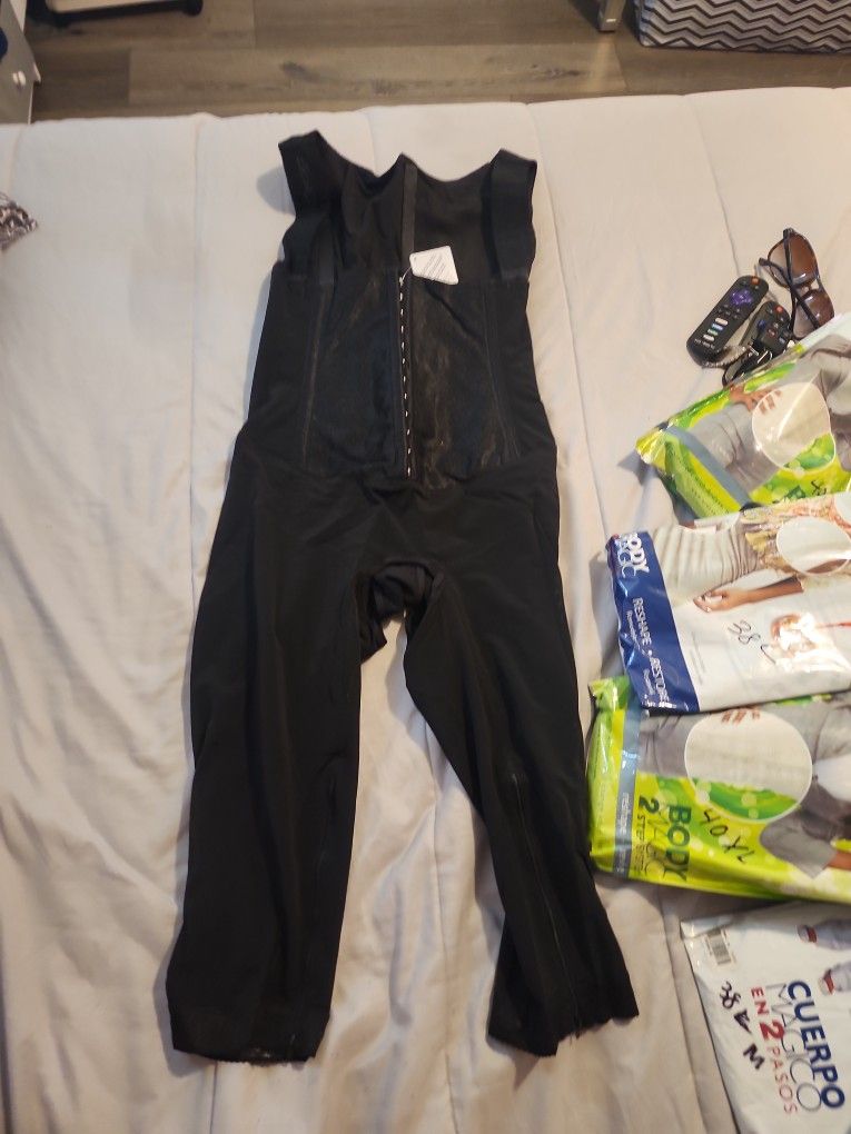 Tengo 10 Fajas Nuevas 2 S 2 m2 L2xL 2. 2xL Pido $20 Cada Una O $120 POR TODAS .SOLO COLOR NEGRO.