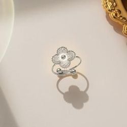 Silver Clover Adjustable Ring – Elegant Minimalist Style