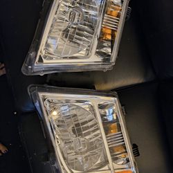 Headlight Nissan Pathfinder 2009
