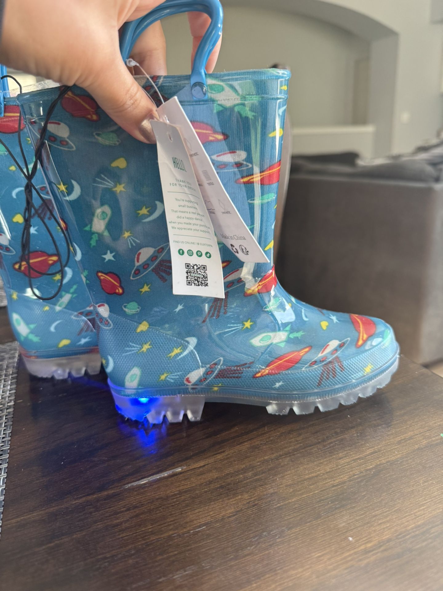 Brand New Kids Toddler Light Up Waterproof Rain Boots -11 Little Kid