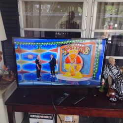 32 Vizio Fantastic Picture. Two Remote