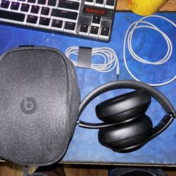 **Beat Studio Pros BRAND NEW**