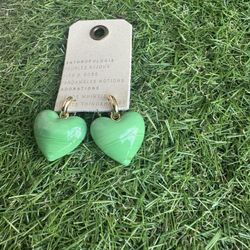 NWT Green Heart Charm Drop Earrings 