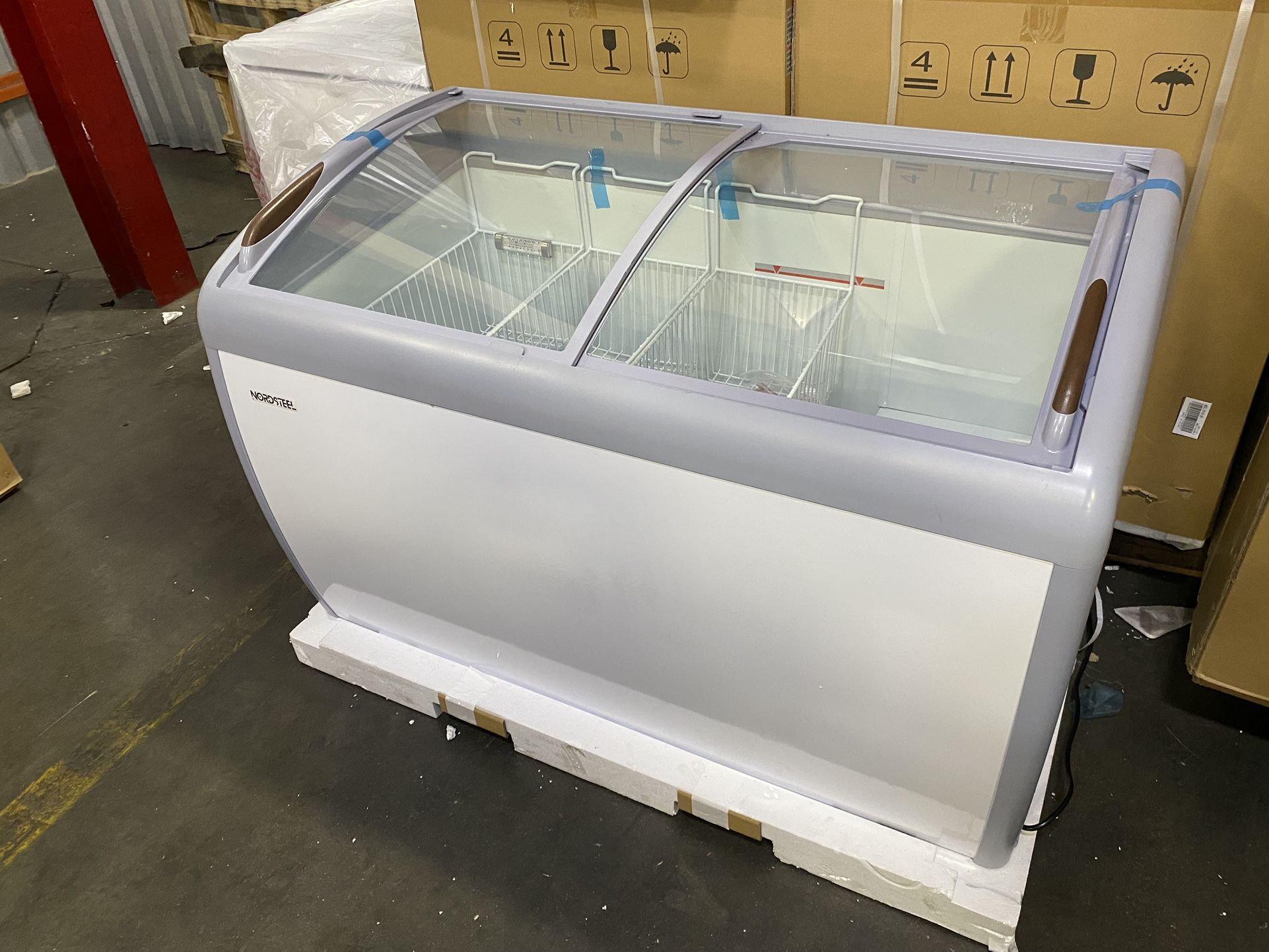 Commercial Freezers Fridges Display Coolers And Chest Freezers