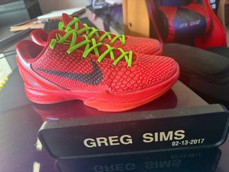 Kobe Red Grinch sz 9.5