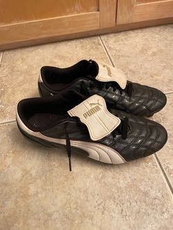 Men’s Puma Size 11.5 Soccer Cleats
