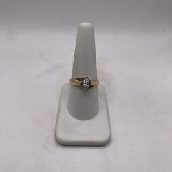 10kt Gold Engagement Style Ring w/ Stone