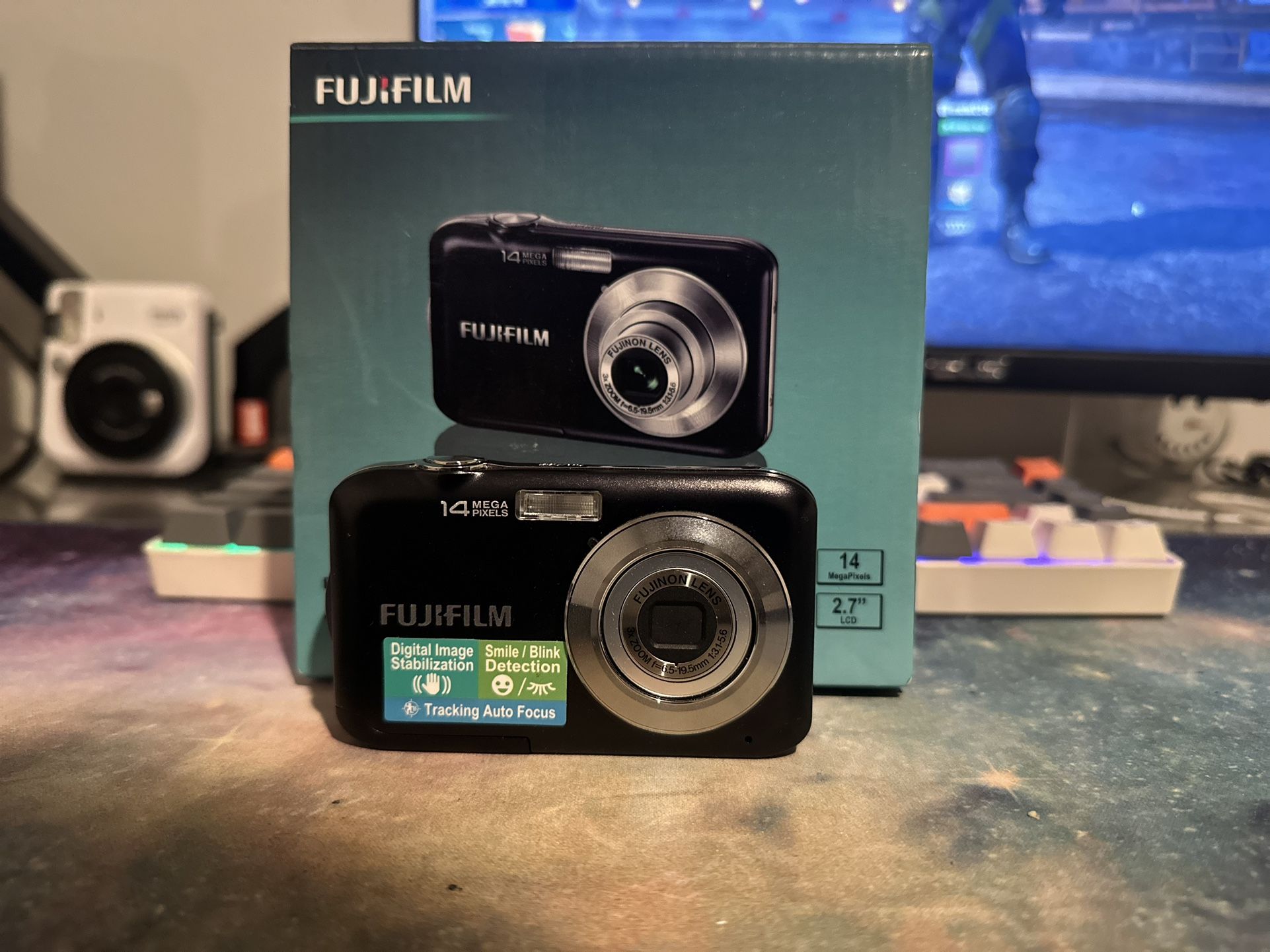FujiFilm Finepix JV200