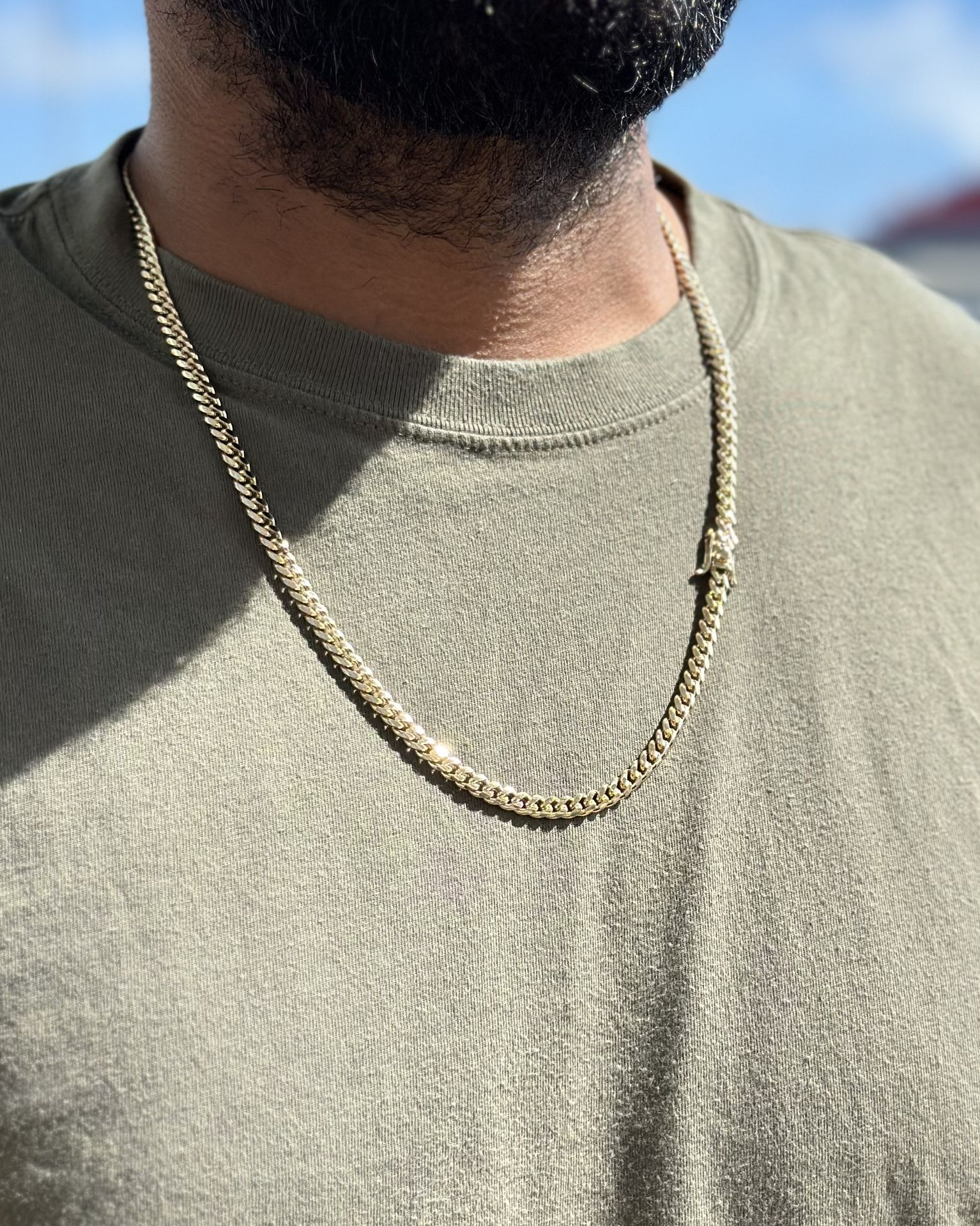 🫡5mm 24” One 1️⃣ Of Gold Dream Sho🅿️ Immaculate Miami Cuban Link Chain🔗 as fresh snow on a far off 🏔️ Mountain
