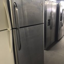 Frigidaire Stainless Steel Top Freezer 18 Cu Ft Refrigerator 