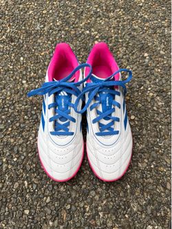 Adidas Kids Soccer Shoes Size 3.5