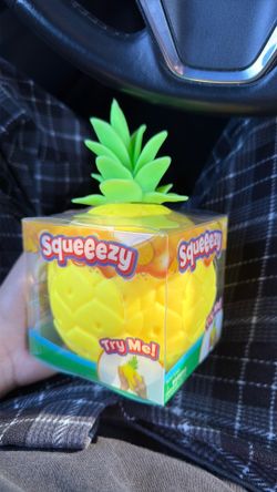 Pineapple Squeeezy Squishy