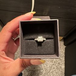10k White Gold Natural Diamond Engagement Ringtone