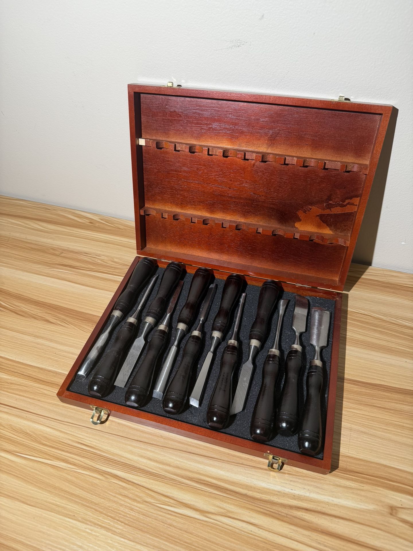 Wood Carving Chisel Set in Wooden Box – 12pc – Excellent Condition