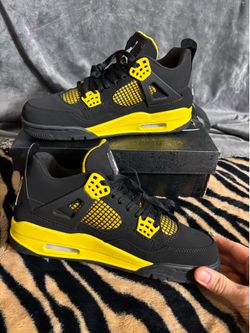 Jordan 4 Yellow Thunder Size 9.5 Men’s Sneakers