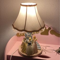 Vintage Disney Princess Lamp ( Located In Palmdale )