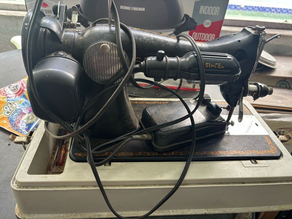 Singer Sewing Machine 