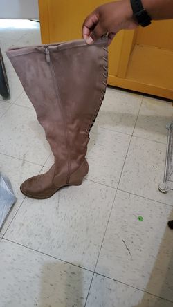 Brown boots size 8 w