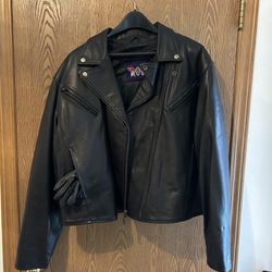 Vintage Women’s Black Leather Riding Jacket (S-M)