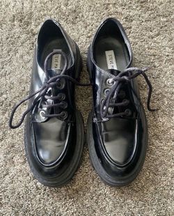 NEW Steve Madden Black Leather Helga Size 7 Lace-Up Rubber Tread