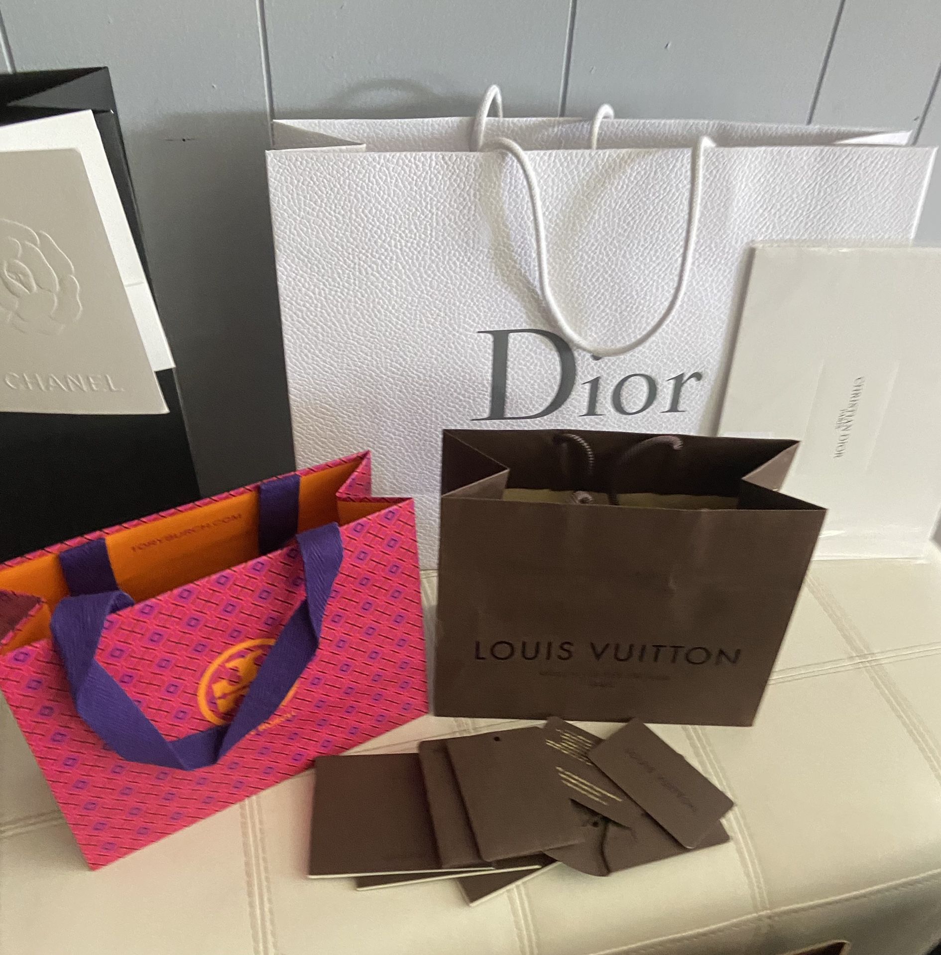 Lot Of 10 Highend Designer Gift Bags Hermes Dior Chanel Louis Vuitton for Sale in Queens, NY - OfferUp Lot Of 10 Highend Designer Gift Bags Hermes Dior Chanel Louis Vuitton for Sale in Queens, NY - OfferUp