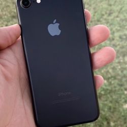 LIKE NEW IPHONE 7 FACTORY UNLOCKED 32GB 